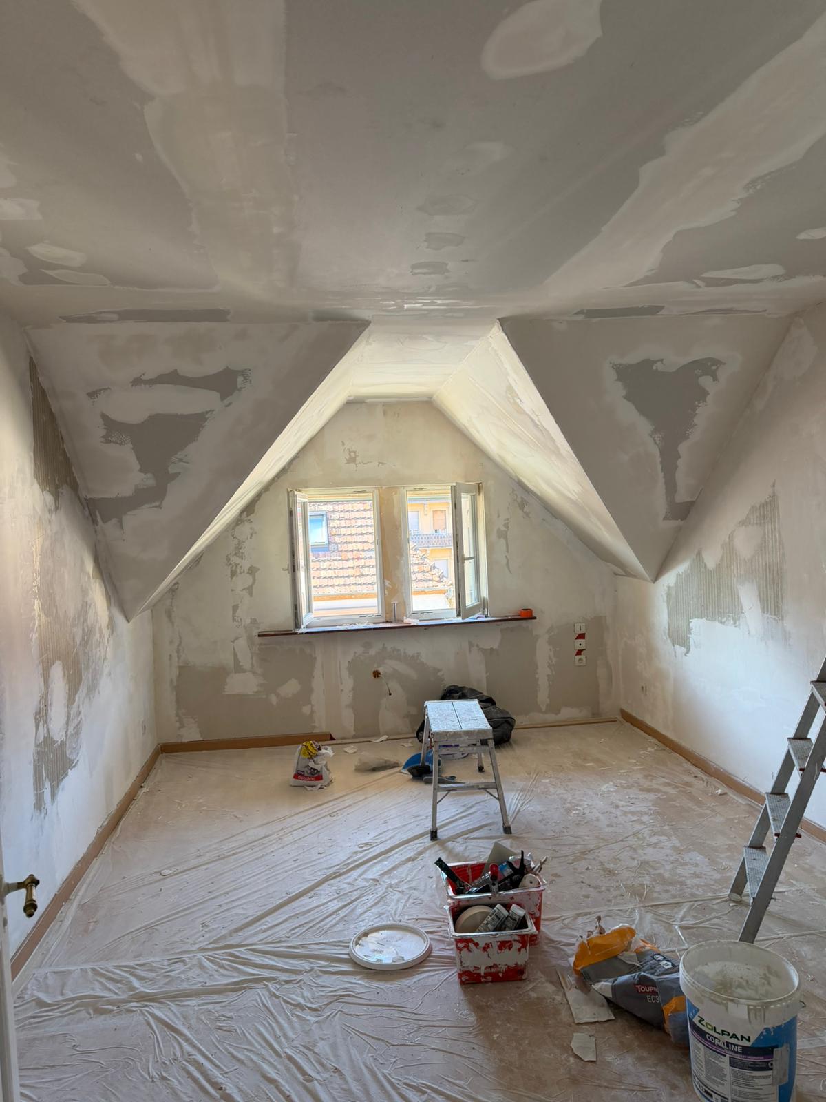 Combles aménagés après rénovation par BM Peinture Déco